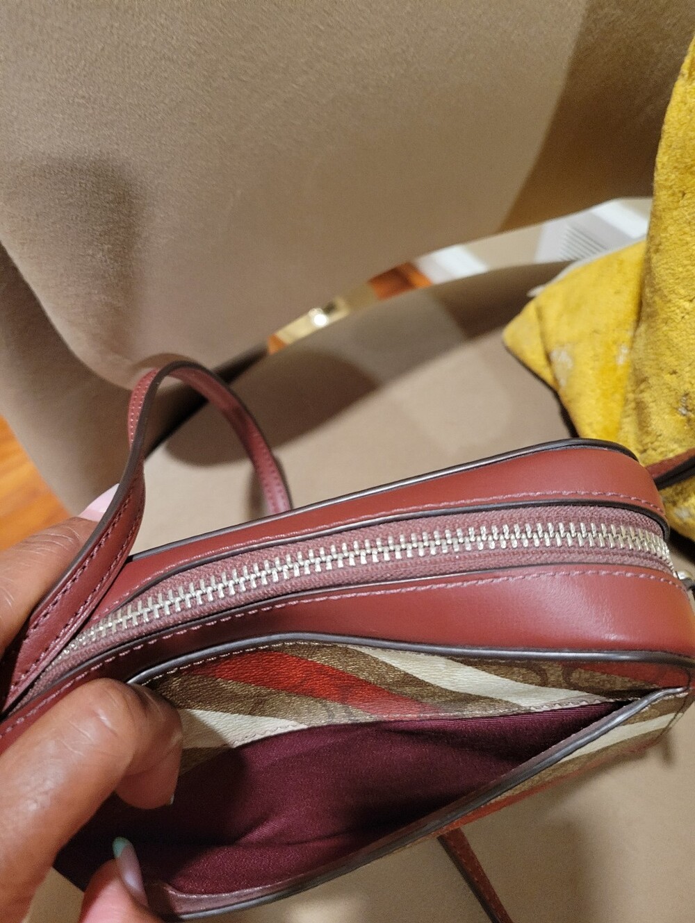 Coach Diagonal Stripe Crossbody and Coin Purse Set in Red/Brown - Picture 4 of 8